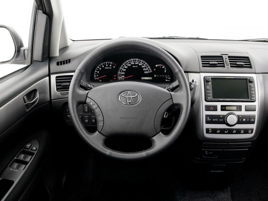  Toyota Avensis Verso 2003 года  (фото 20 из 25)